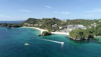Cocoloco Boracay Beach Resort