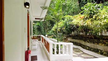 Cocoloco Boracay Beach Resort