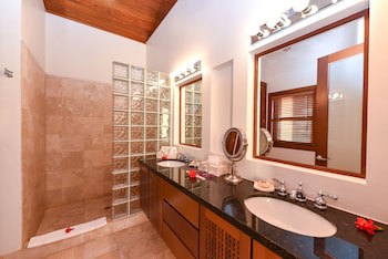 Victoria House Resort & Spa