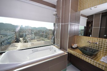 Chalelarn Hotel