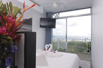 El Faro Containers Beach Hotel