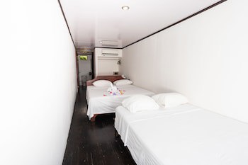 El Faro Containers Beach Hotel