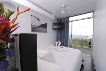 El Faro Containers Beach Hotel
