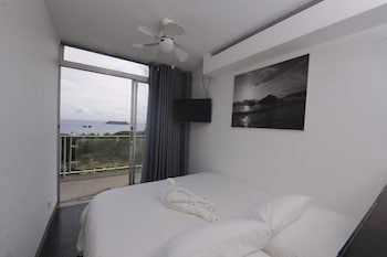 El Faro Containers Beach Hotel