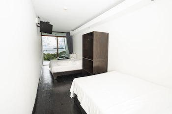 El Faro Containers Beach Hotel