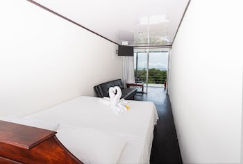 El Faro Containers Beach Hotel
