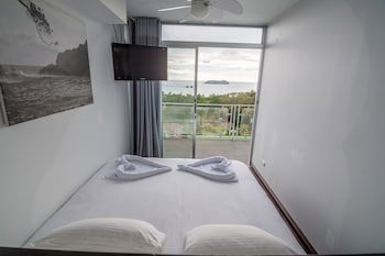 El Faro Containers Beach Hotel