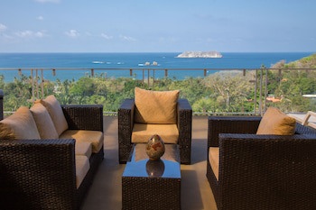 El Faro Containers Beach Hotel