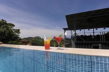 El Faro Containers Beach Hotel