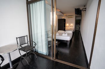 El Faro Containers Beach Hotel