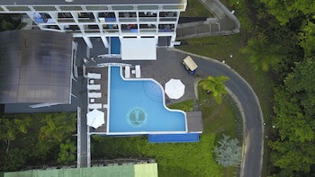 El Faro Containers Beach Hotel