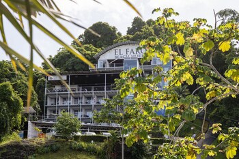 El Faro Containers Beach Hotel