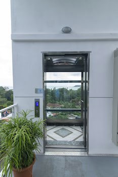 El Faro Containers Beach Hotel
