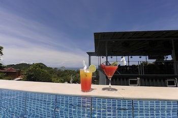 El Faro Containers Beach Hotel