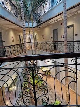 Casa Leticia Business Inn