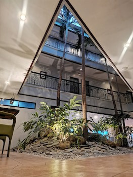 Casa Leticia Business Inn
