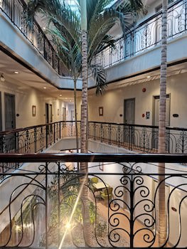 Casa Leticia Business Inn