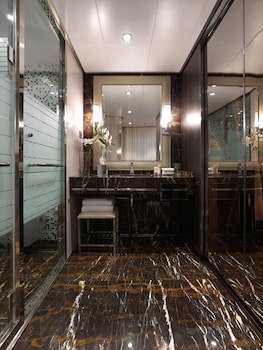 Sunborn Gibraltar Yacht Hotel Resort