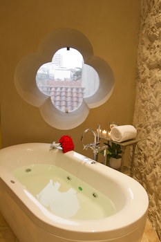 Bastion Luxury Hotel