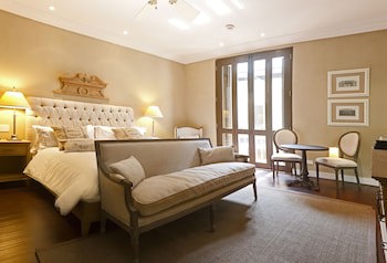 Bastion Luxury Hotel
