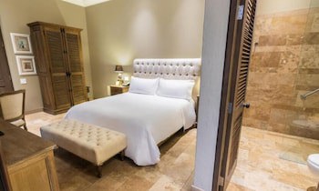 Bastion Luxury Hotel