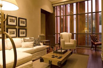 Bastion Luxury Hotel