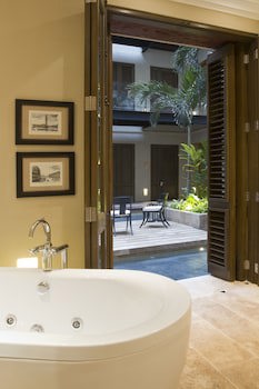 Bastion Luxury Hotel