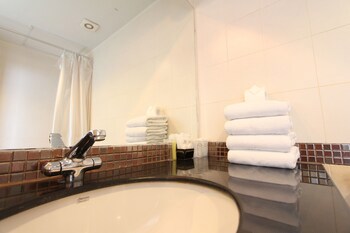 Crown Pattaya Beach Hotel
