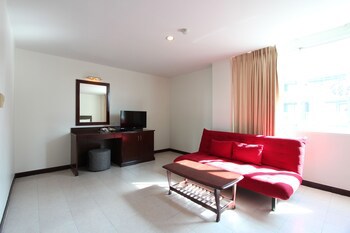 Crown Pattaya Beach Hotel