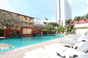 Crown Pattaya Beach Hotel