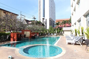 Crown Pattaya Beach Hotel