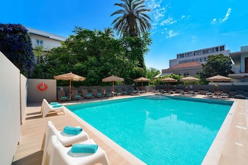Amphitryon City Hotel