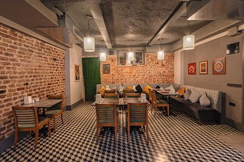 Azade Premier