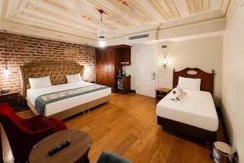 Azade Premier fotoğrafı