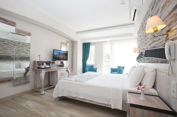 Dedeminn Marina Hotel