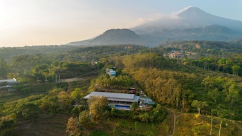 Royal Caravan Hotel Trawas