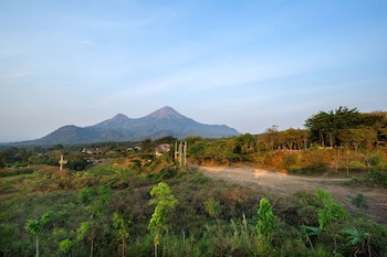 Royal Caravan Hotel Trawas