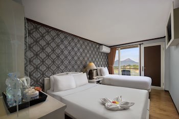 Royal Caravan Hotel Trawas
