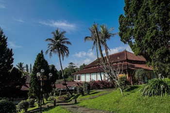 Royal Trawas Hotel & Cottages