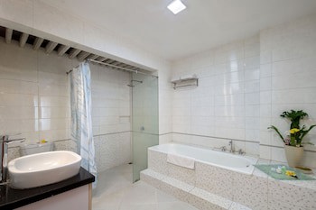 Royal Trawas Hotel & Cottages