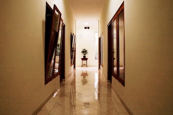 Arini Hotel