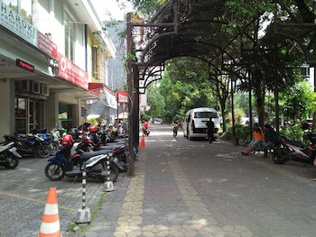 Arini Hotel