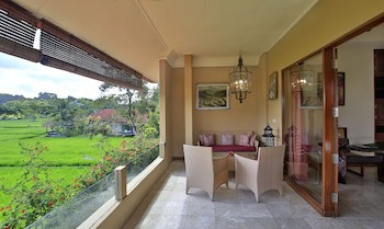 Green Field Hotel And Restaurant