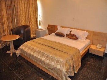 Solitude Hotel Yaba