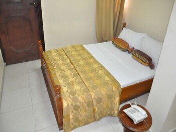 Solitude Hotel Yaba