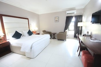 Denis Hotel