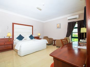 Denis Hotel