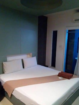 Bearing 26 Hotel