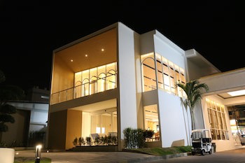 Crystal Palace Luxury Hotel