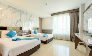 Crystal Palace Luxury Hotel